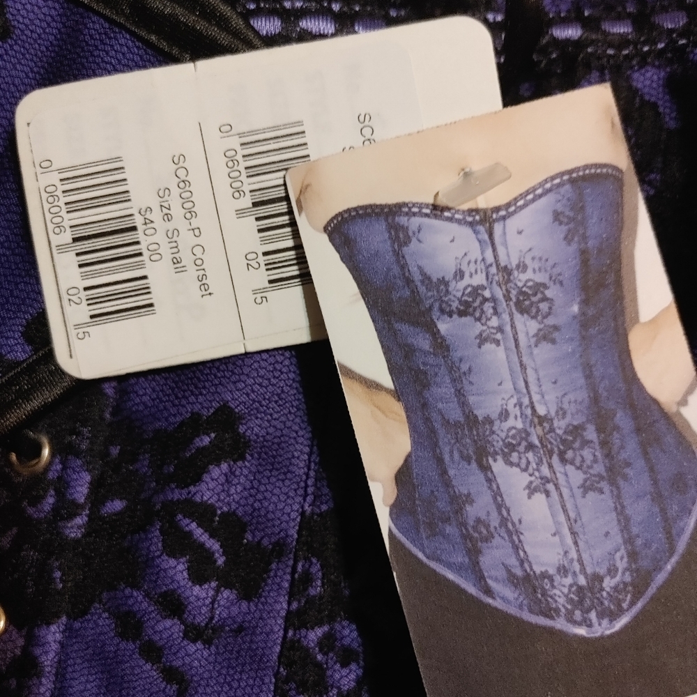 Corset - Picture 3 of 3